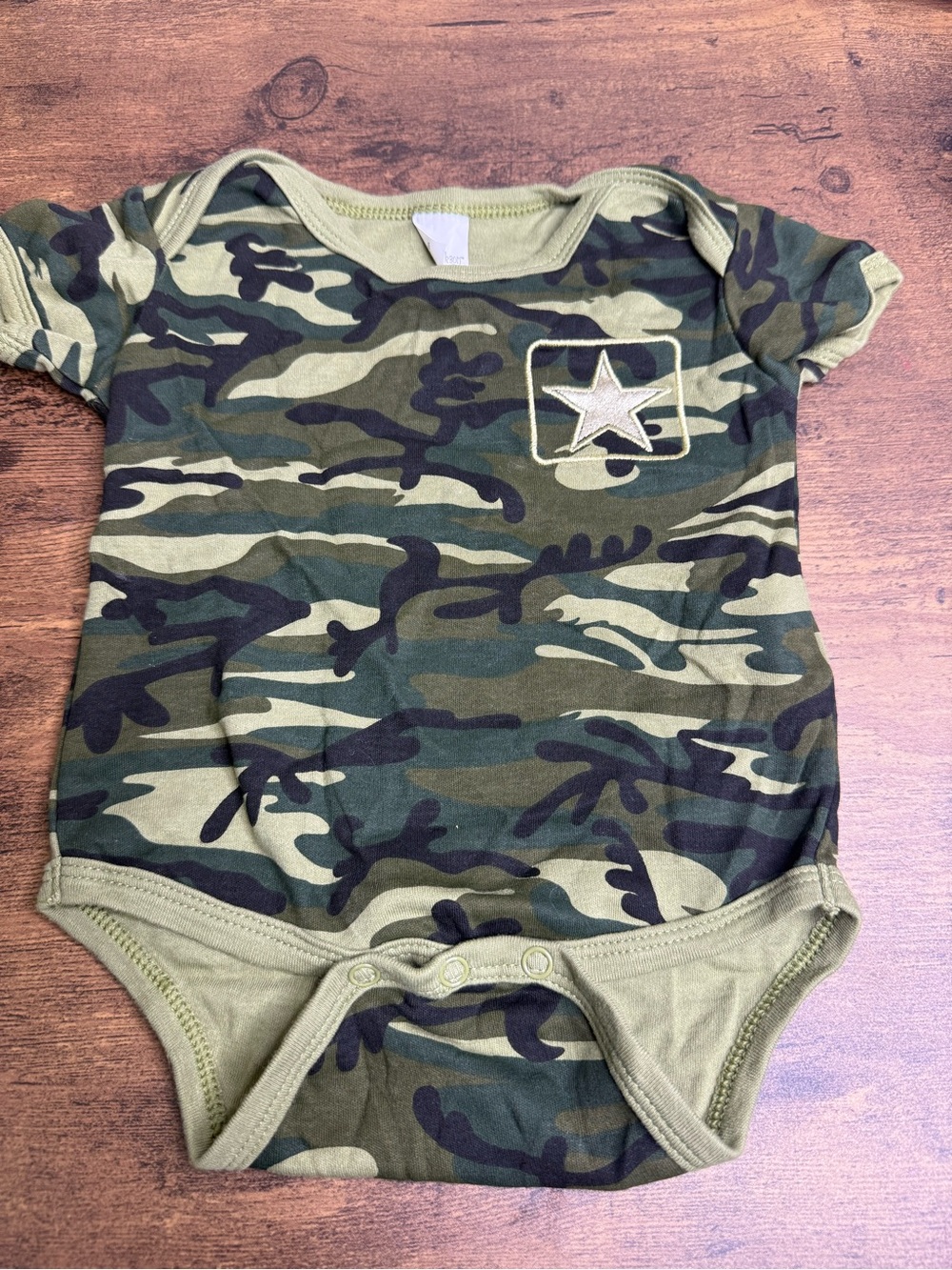 ⭐️5 for $20⭐️ Camo Baby Onesie with Star Patch - Green Camo 0-6M